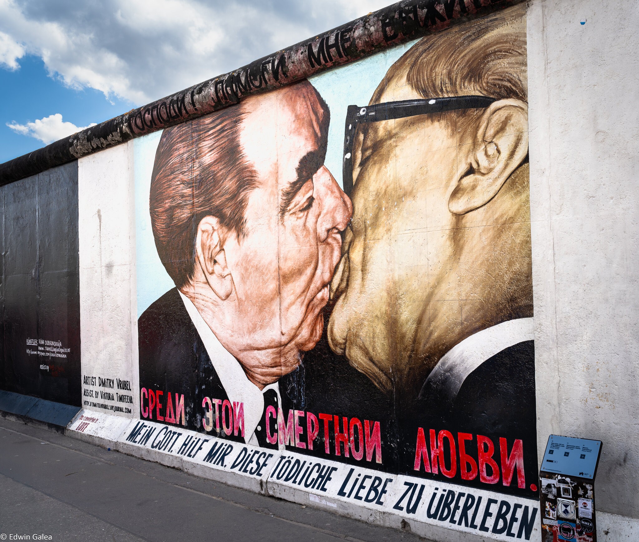 The Wall - fraternal kiss Brezhnev and Honecker-2.jpg
