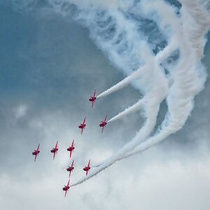 24S07596Cosford red arrows.jpg