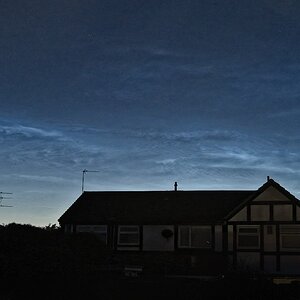 24T00931 Noctilucent clouds.jpg