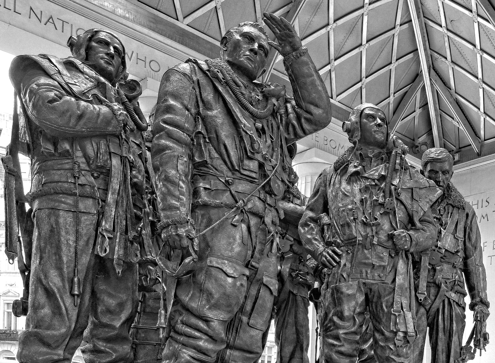 24S09855london bomber command.jpg