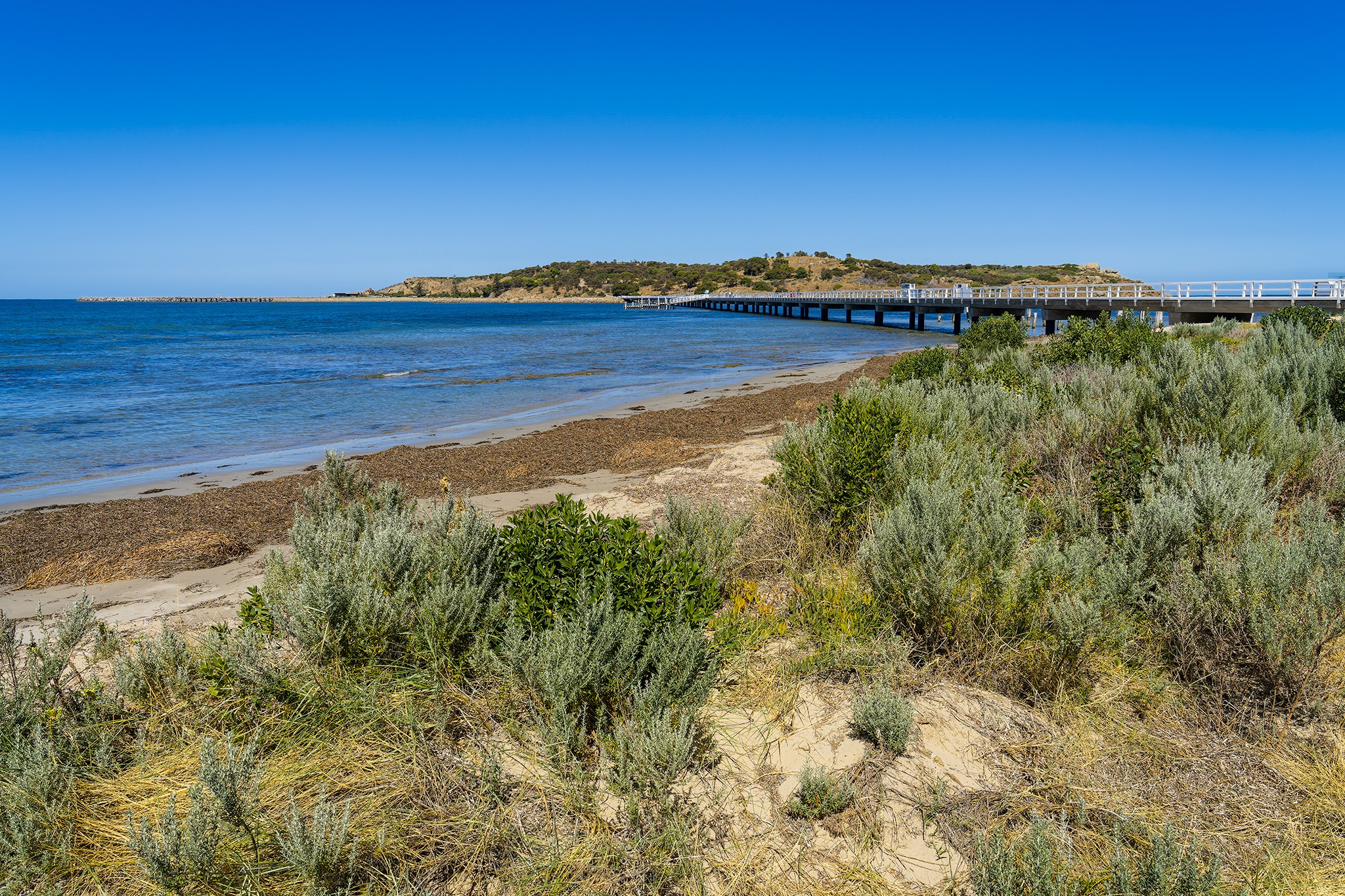 _7RV0114_Granite_Island_And_New_Causeway.jpg