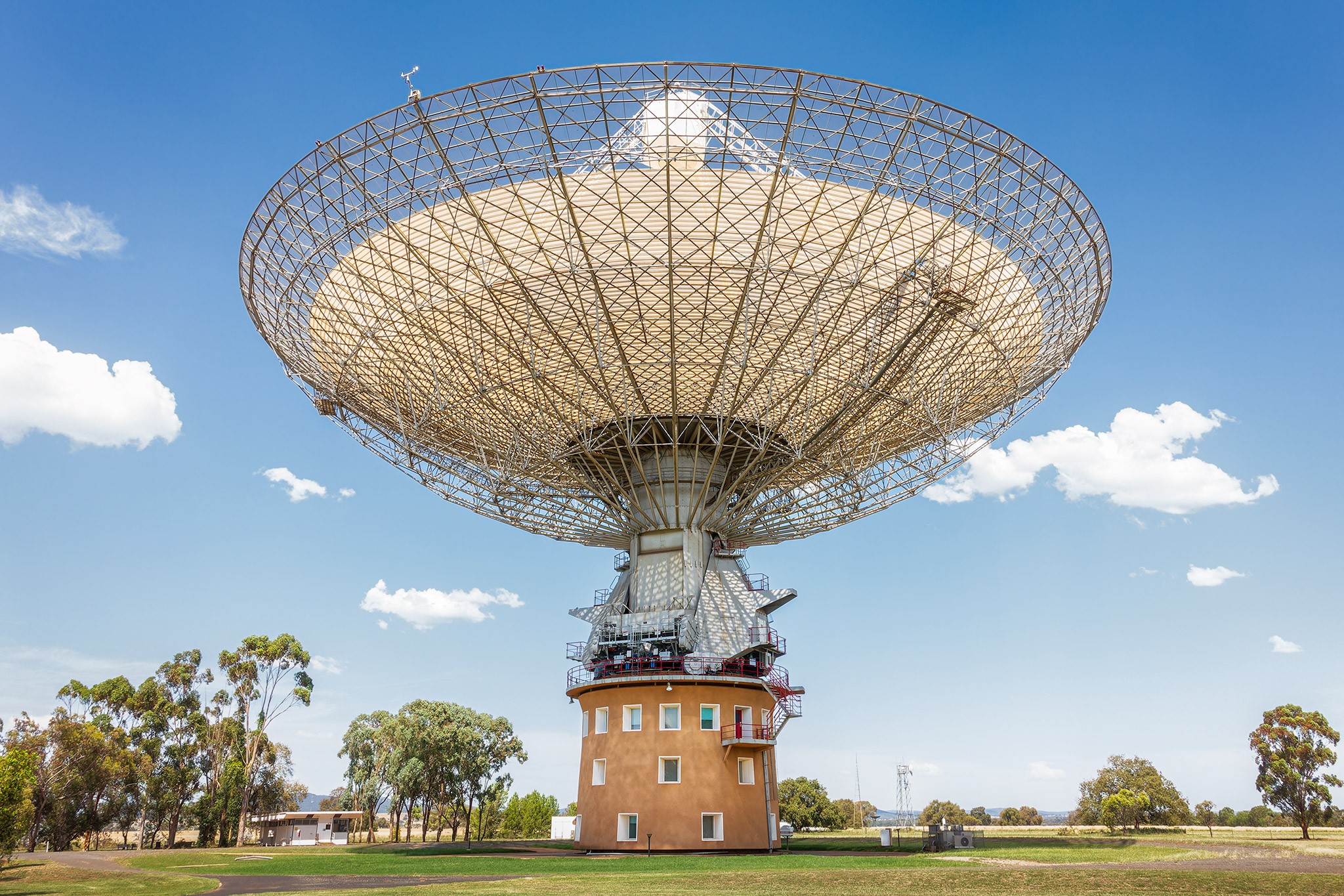 Parkes_Radio_Telescope.jpg